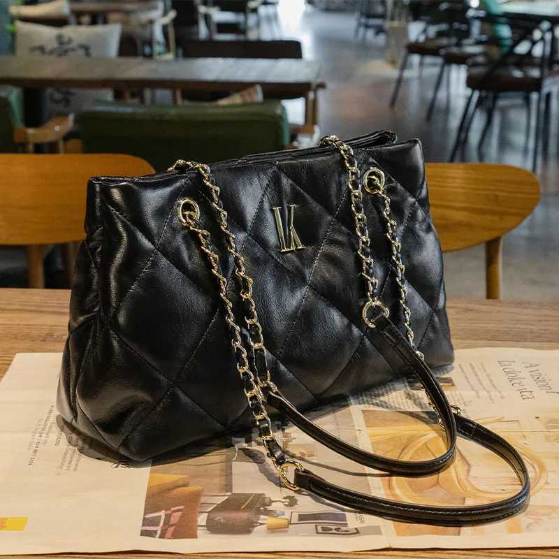 Elegant Leather Backpack Bag With Classic Designer Style And Large Capacity For Men And Women CommuterW251115