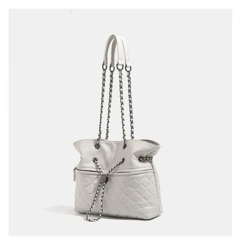 Fashionable Womens Handbag Made Of Premium Leather Boasting Trendy Design And Casual Vintage Paris StyleW251117