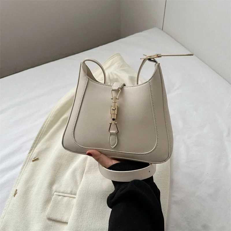 Fashionable French Style Womens Bag 2025 New Trend Small Ins Crossbody Shoulder Handheld Underarm Bag Zipper ClosureW251117