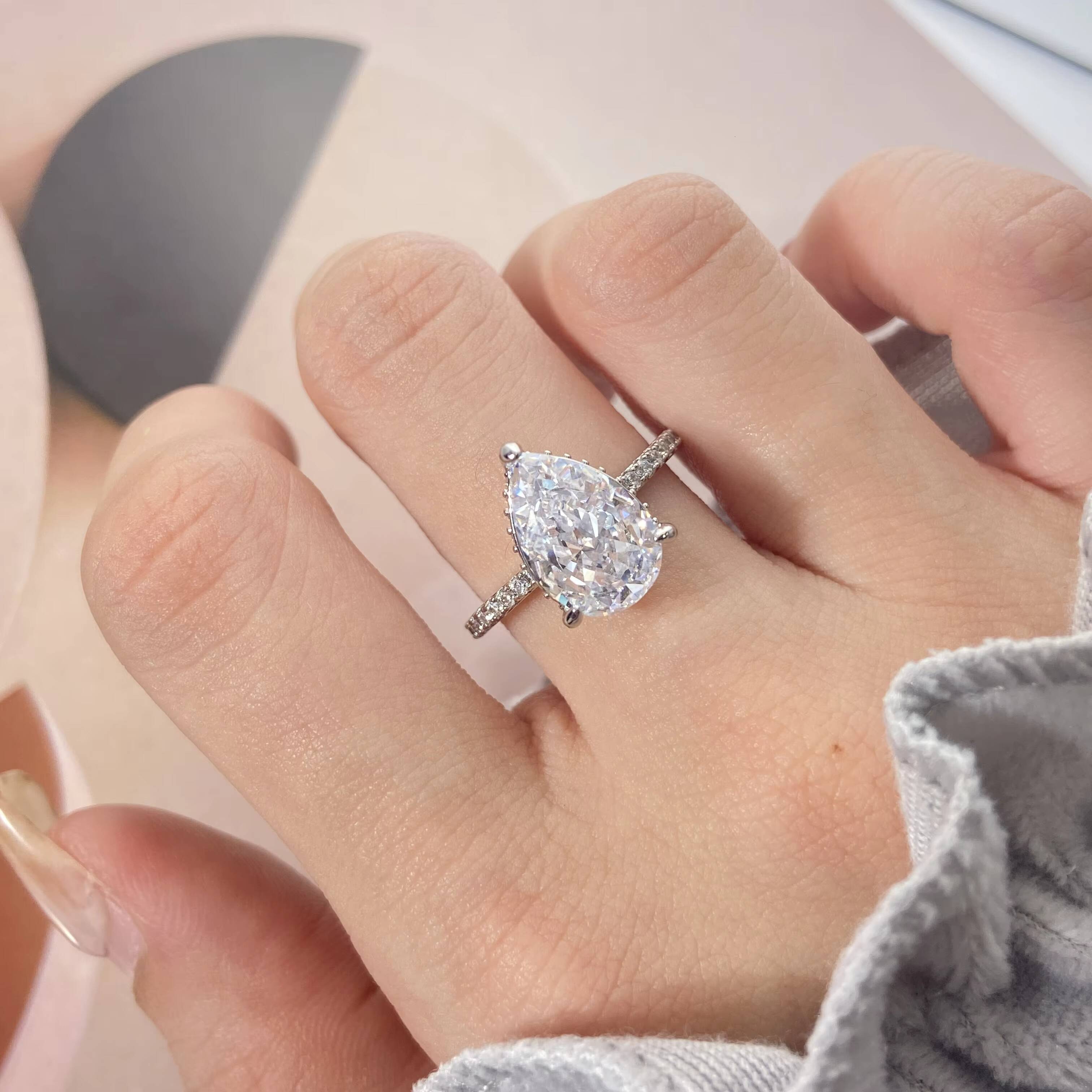 Custom Silver Jewelry Pear Cut S925 Sterling Silver Engagement Wedding Rings 8A Quality Crushed Ice Zircon Silver Ring for Women