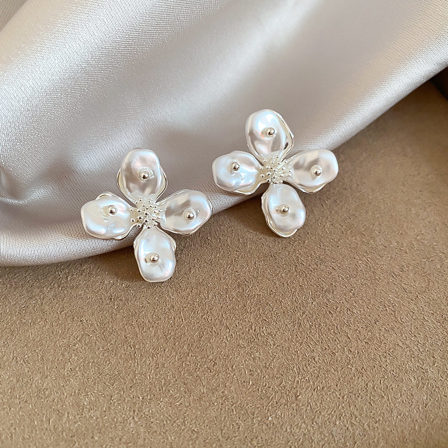 Korean Flower Pearl Versatile High-end Fashion Earrings French Retro Light Luxury Ear Jewelry for Women Wholesale - view 6