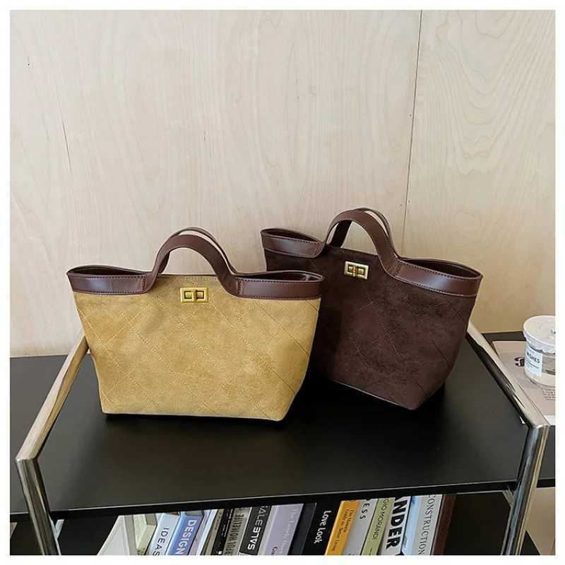 Ladies Tote Bag Made Of Premium Leather Boasting High-End Paris Trendy Daily Stylish LookW251117