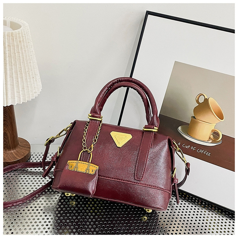 Designer free shipping designers bags for womens ladies 2025 New Handheld Commuter Single Shoulder Crossbody Bag High End Simple