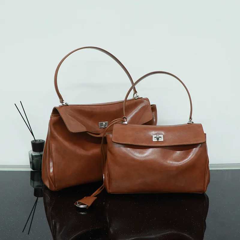 25 new lock bag relaxation neutral large capacity tote bag womens leather one-shoulder crossbody bagW251117