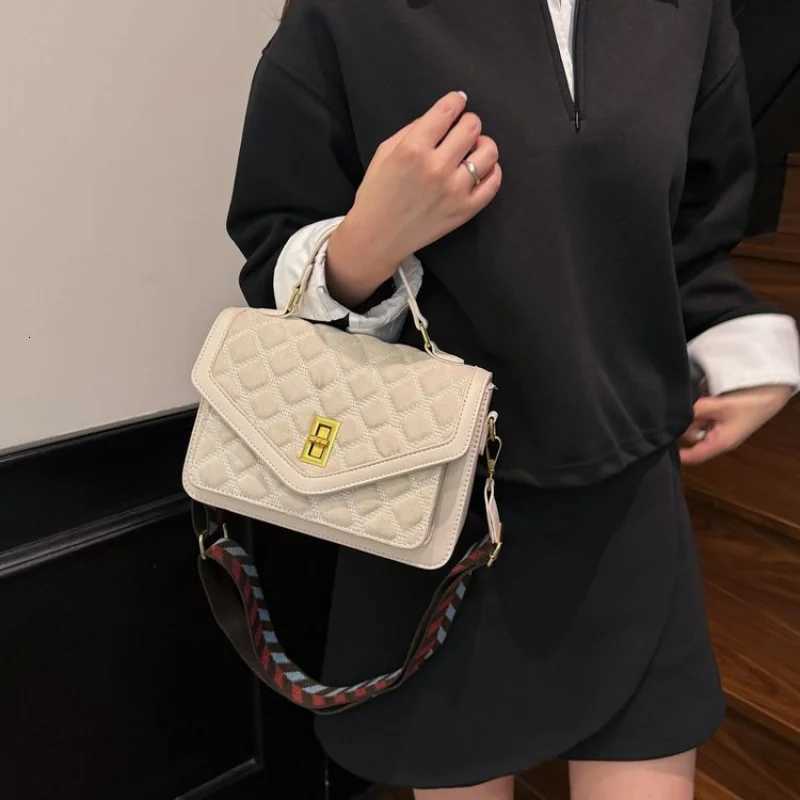 Womens Leather Handbag in Shoulder Style Famous Designer Elegant Classic Messenger Bag Luxury BrandW251117