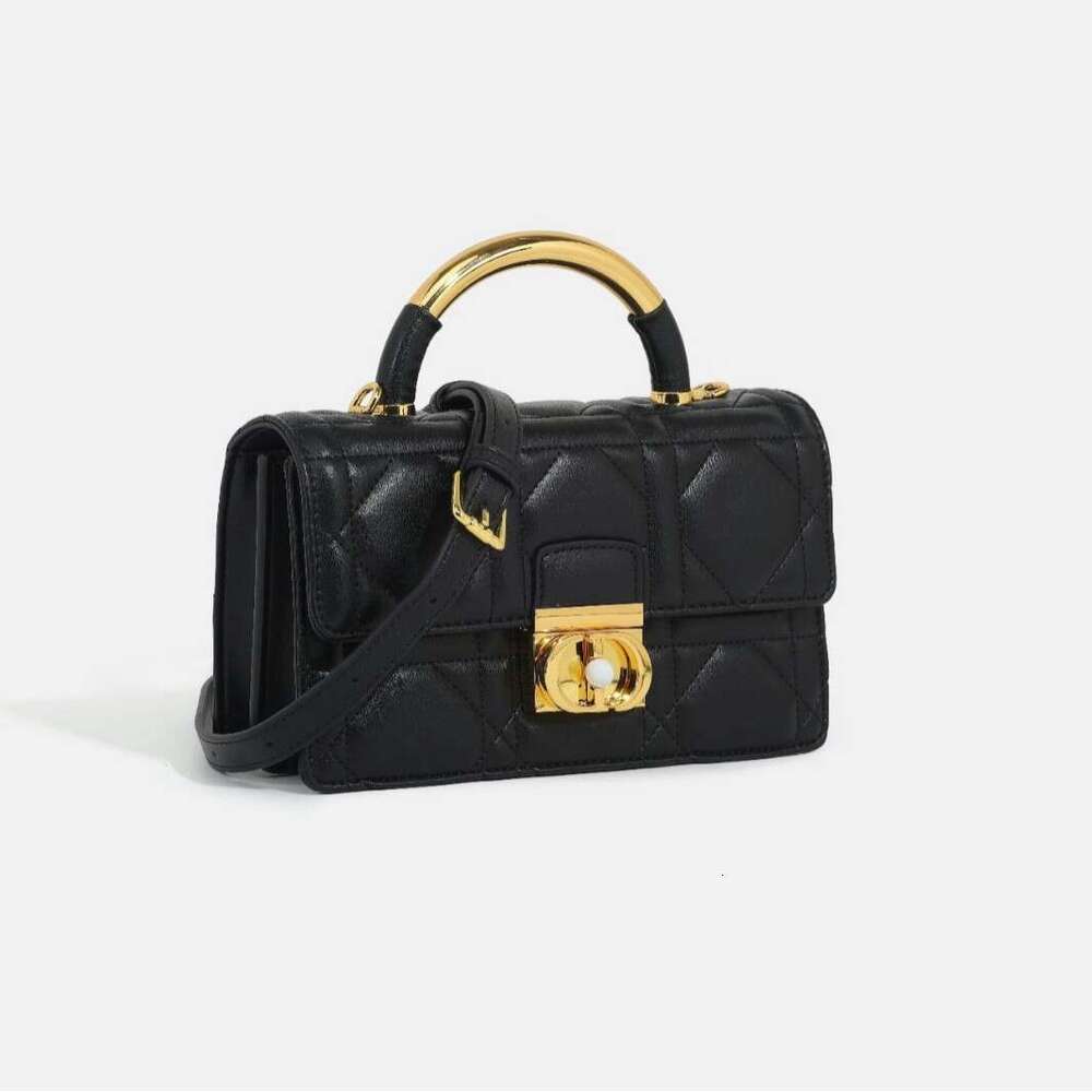 Autumn/Winter 2025 New Fashionable Tengge Pattern Lingge Women's High end Versatile Handheld Single Shoulder Crossbody Bag