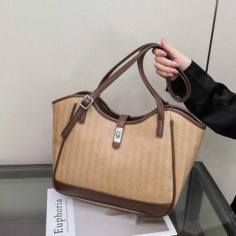 2025 Woven Tote Bag for Women Large Capacity Summer Shoulder Bag Stylish and PracticalW251117
