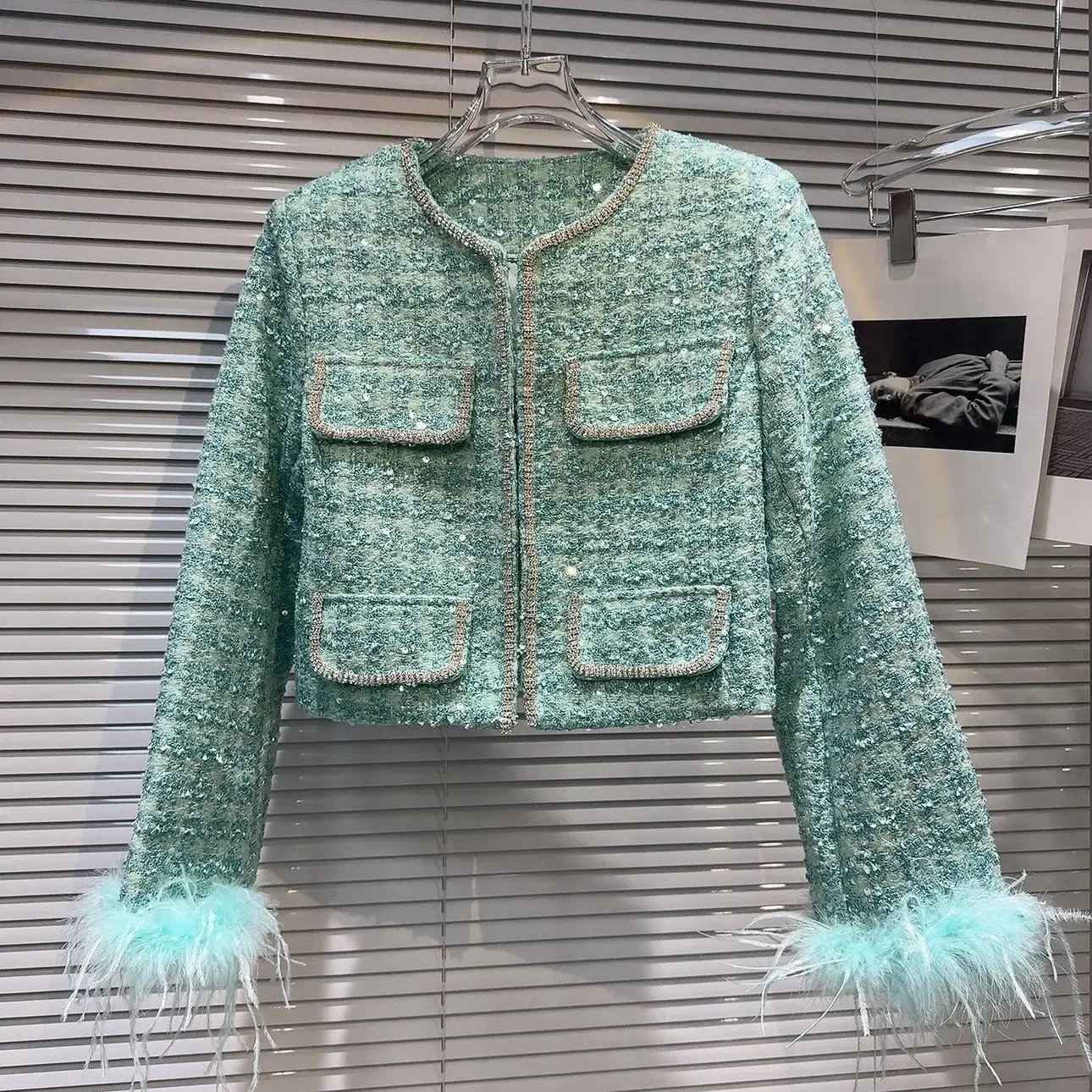 Shiny Green Sequined Plaids Tweed Jacket Diamonds 3D Feather Fur Cuff Sleeves Coarse Suits Coat A-Line Ruffles Skirt 2Pcs Set 251112