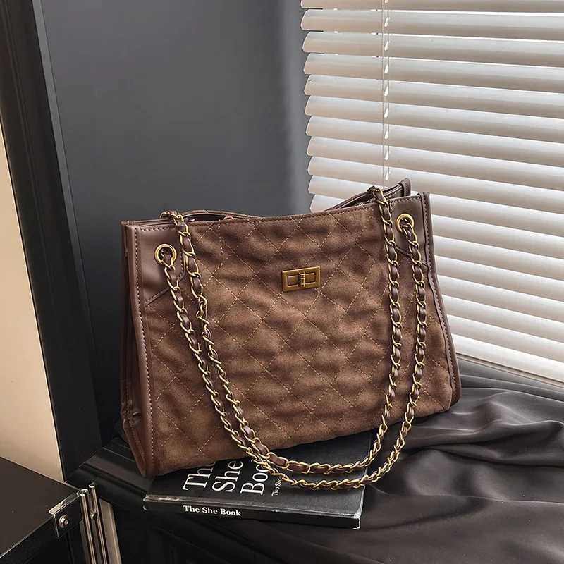 2025 Womens Fashion Chain Suede Autumn New Messenger Bag Simple Retro Large Capacity Shoulder BagW251117