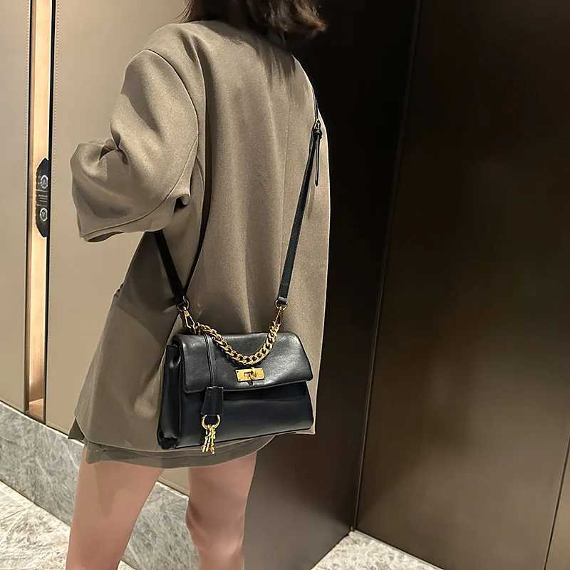 New in 2025 Womens Stylish Underarm Bag Tote - Handbag Combo Chain Baguette Design Fashion - forward One - shoulder CrossbodyW251117