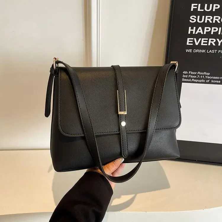 Fashionable Retro Womens Bag Large Capacity Underarm Crossbody Square Bag Versatile Popular New Arrival Handbag Shoulder BagW251117