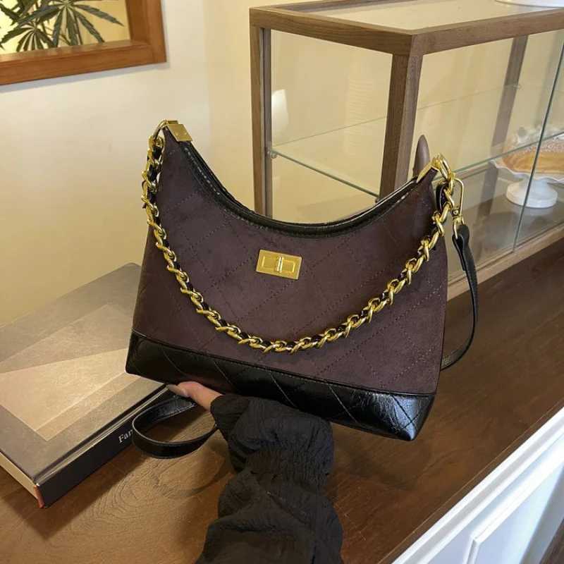Elegant Womens Messenger Bag Made Of Fine Leather Boasting High-End Quality And Trendy Vintage Daily LookW251117
