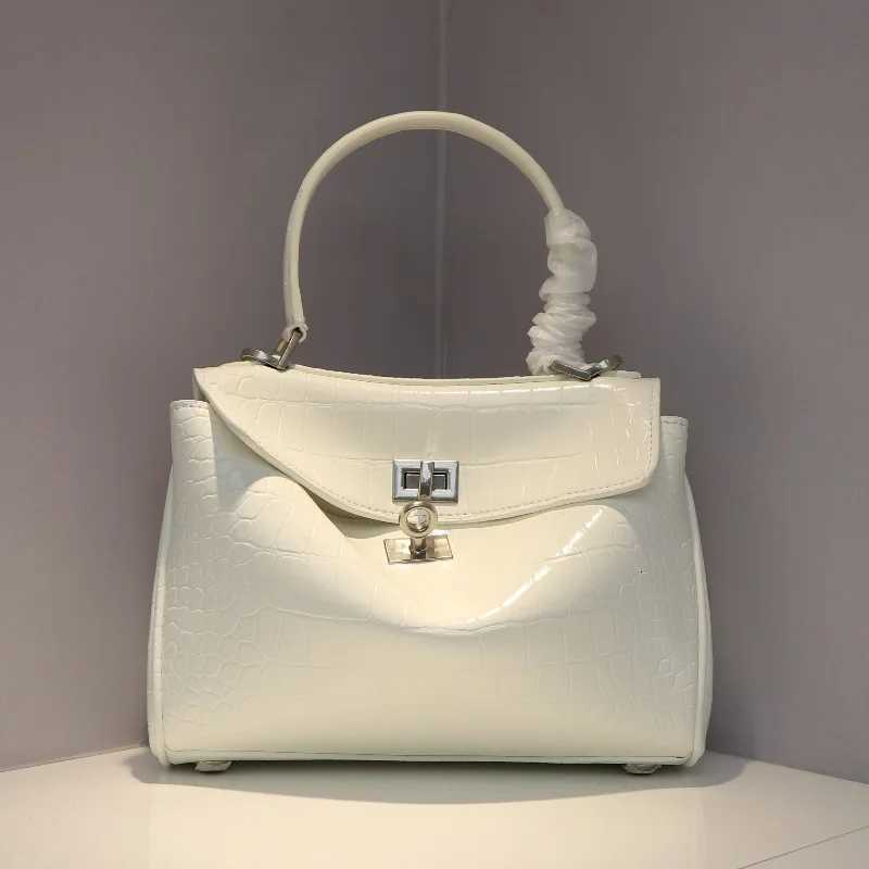 25 new lock bag relaxation neutral large capacity tote bag womens leather one-shoulder crossbody bagW251117