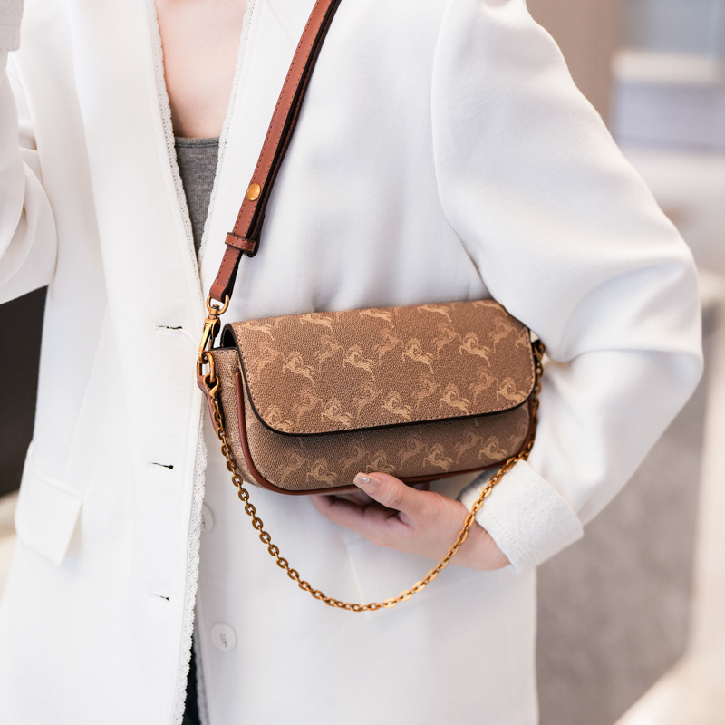 Free shipping small bag for women, versatile baguette and mahjong, fashionable and niche small square bag, single-shoulder crossbody bag 2025