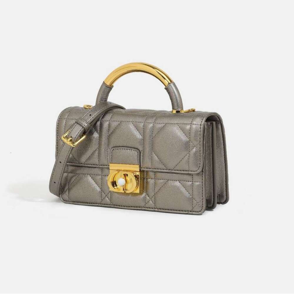 Autumn/Winter 2025 New Fashionable Tengge Pattern Lingge Women's High end Versatile Handheld Single Shoulder Crossbody Bag