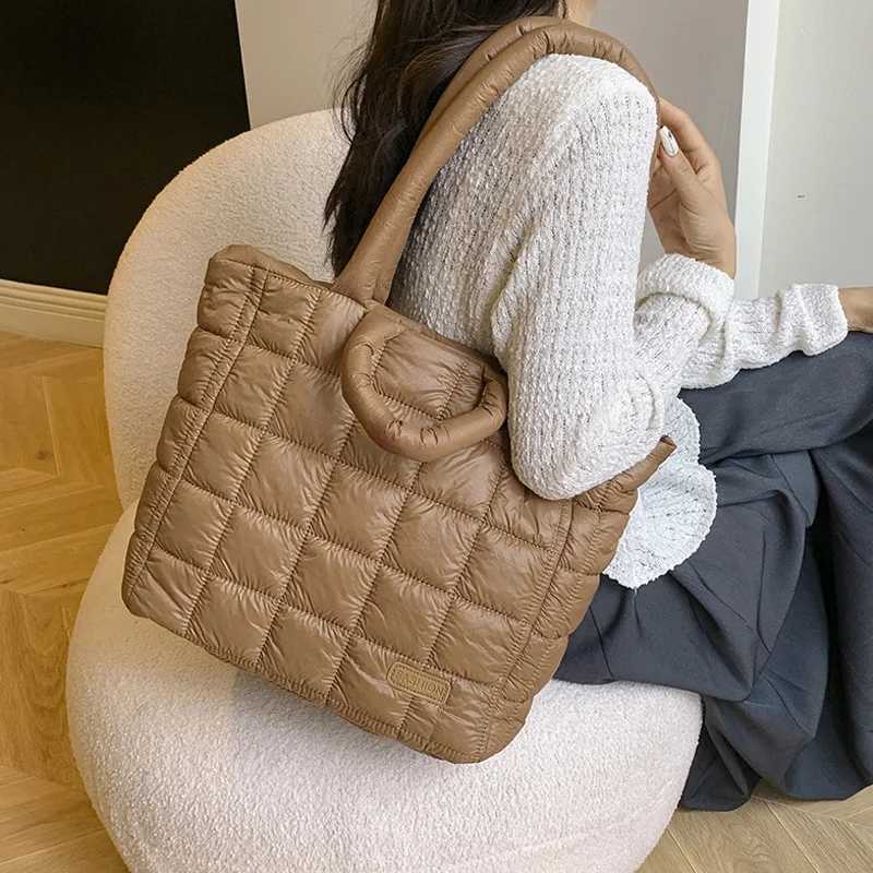 Trendy Lattices Quilted Tote Bag Solid Color Large Capacity Handbag Perfect Shoulder Bags For Women Commuting GiftW251117