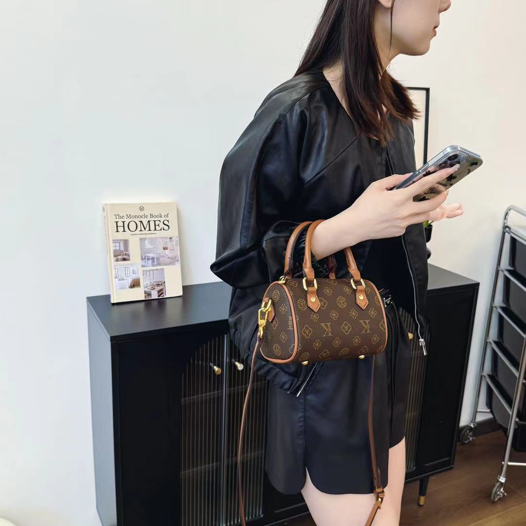 Free shipping bags, women's bags, Boston pillow bags, fashionable and versatile bags, single-shoulder crossbody bags 2025