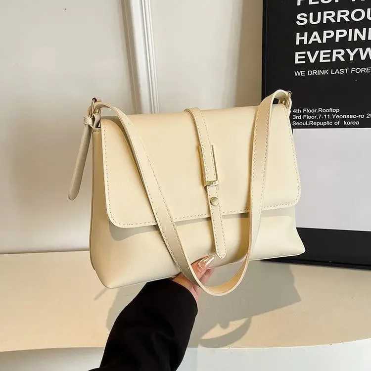 Fashionable Retro Womens Bag Large Capacity Underarm Crossbody Square Bag Versatile Popular New Arrival Handbag Shoulder BagW251117