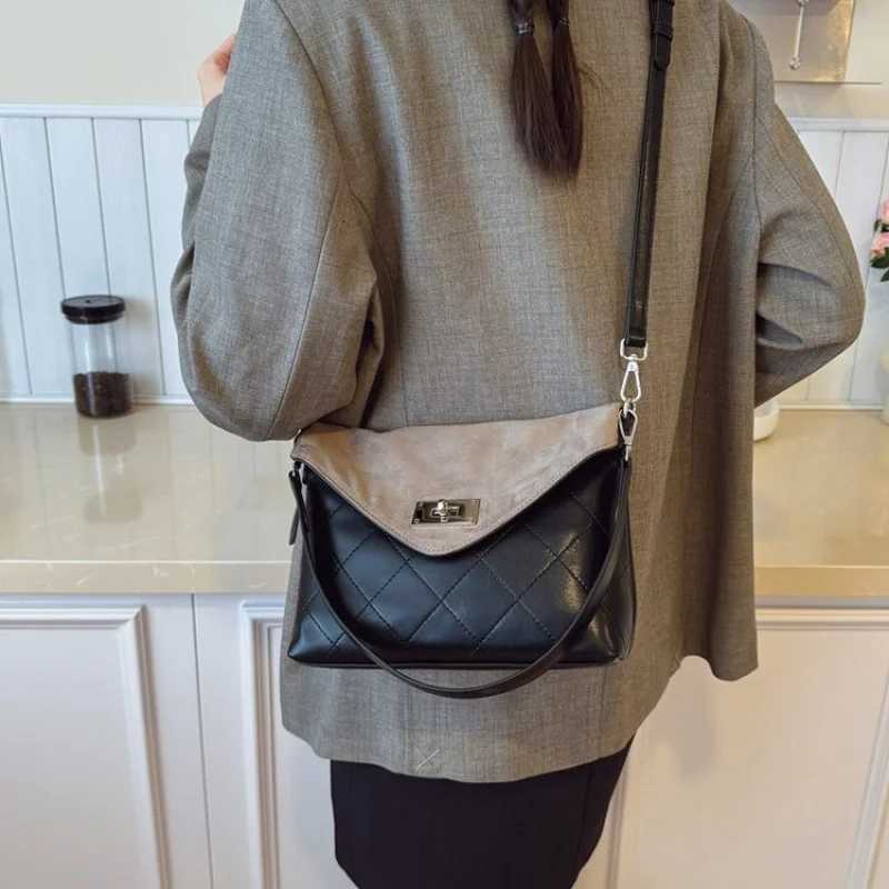 Ladies Chic Leather Crossbody Bag For Daily Commute With Adjustable Strap In Classic DesignW251117
