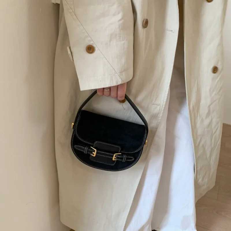 Womens Elegant Leather Tote Bag Featuring Trendy Design And Casual Vintage Vibe Perfect For Daily CarryW251117