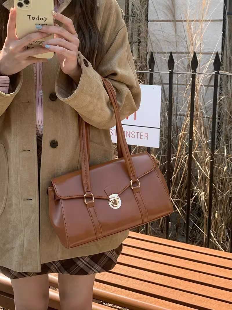 Fashionable Womens Red Crocodile Pattern Handbag Small Size Crossbody Bag Mommy Bag Durable Hard Shell Z250303