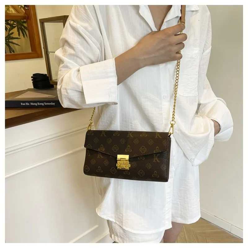 Womens Retro Cross Body Bag for Daily Use WorkPortable Underarm Handbag with Presbyopic Printing Fashionable Commuting TravelW251117