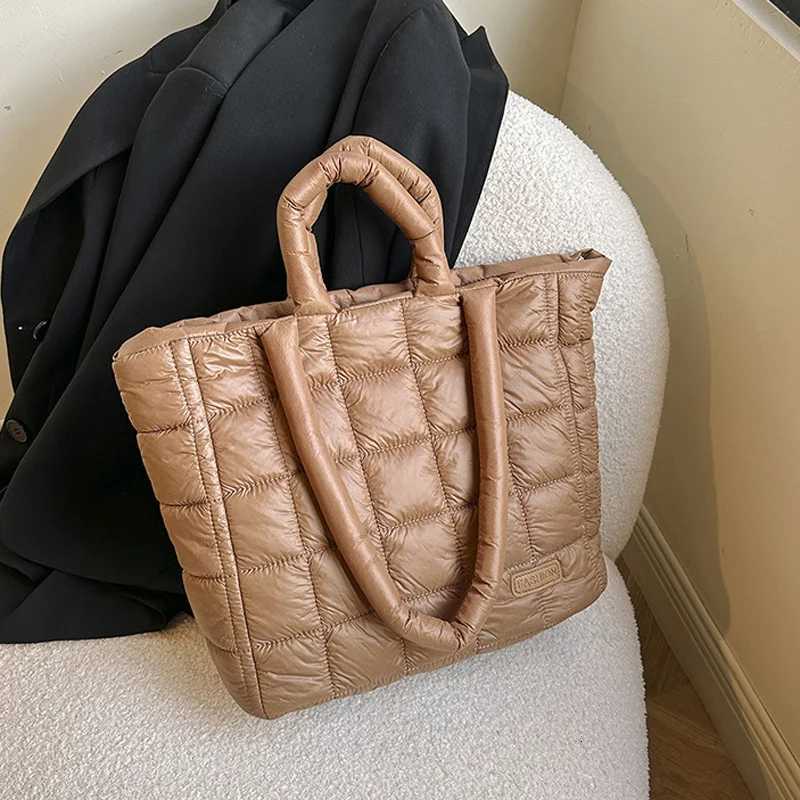 Trendy Lattices Quilted Tote Bag Solid Color Large Capacity Handbag Perfect Shoulder Bags For Women Commuting GiftW251117