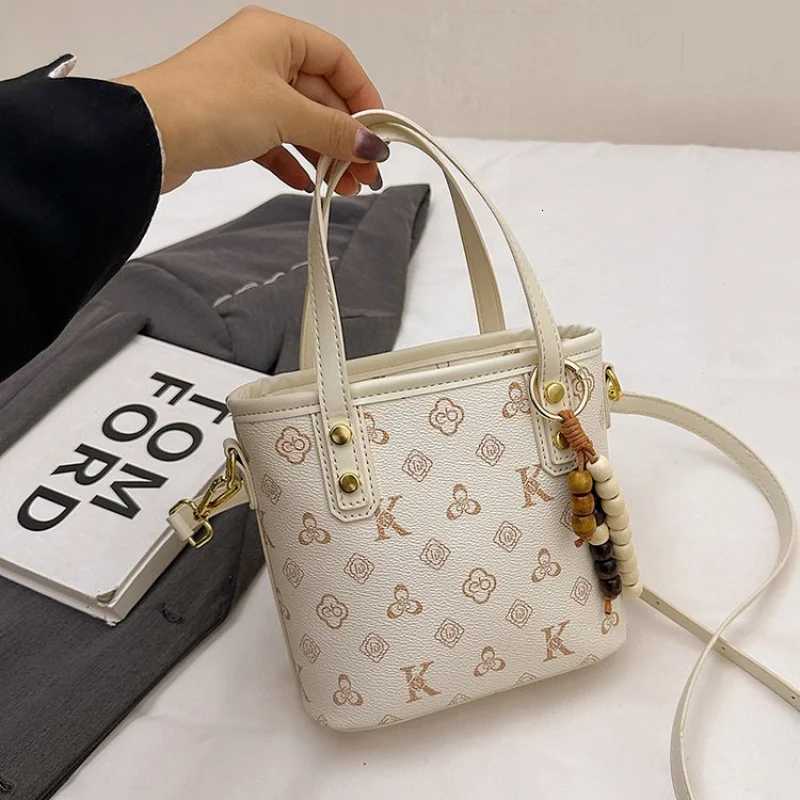 Luxury Womens Messenger Bag Crafted From Premium Leather Featuring Paris Style And Elegant Commuter Vintage LookW251117
