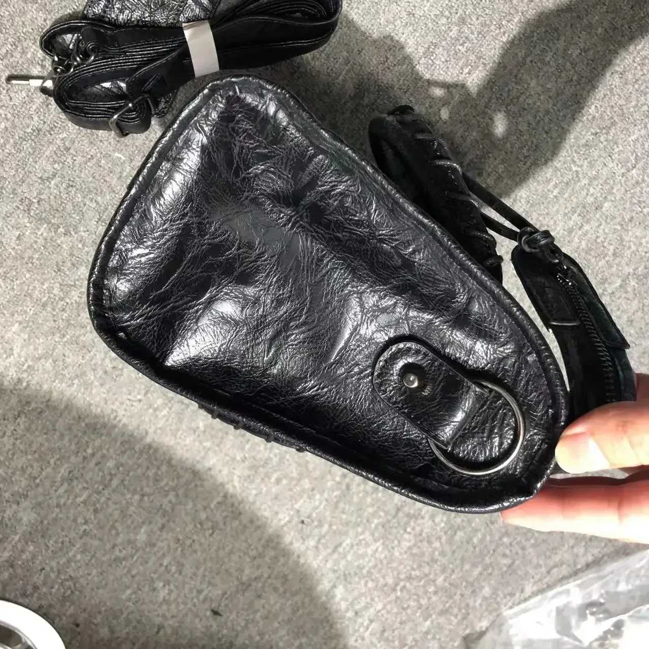 Large capacity female luxury designer city motorcycle shoulder bag 2024 autumn/winter handbag splicing cross body Y250417