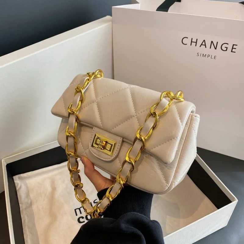 Womens Shoulder Bag Made Of Leather Boasting Paris Style And High-End Vintage Trendy LookW251117