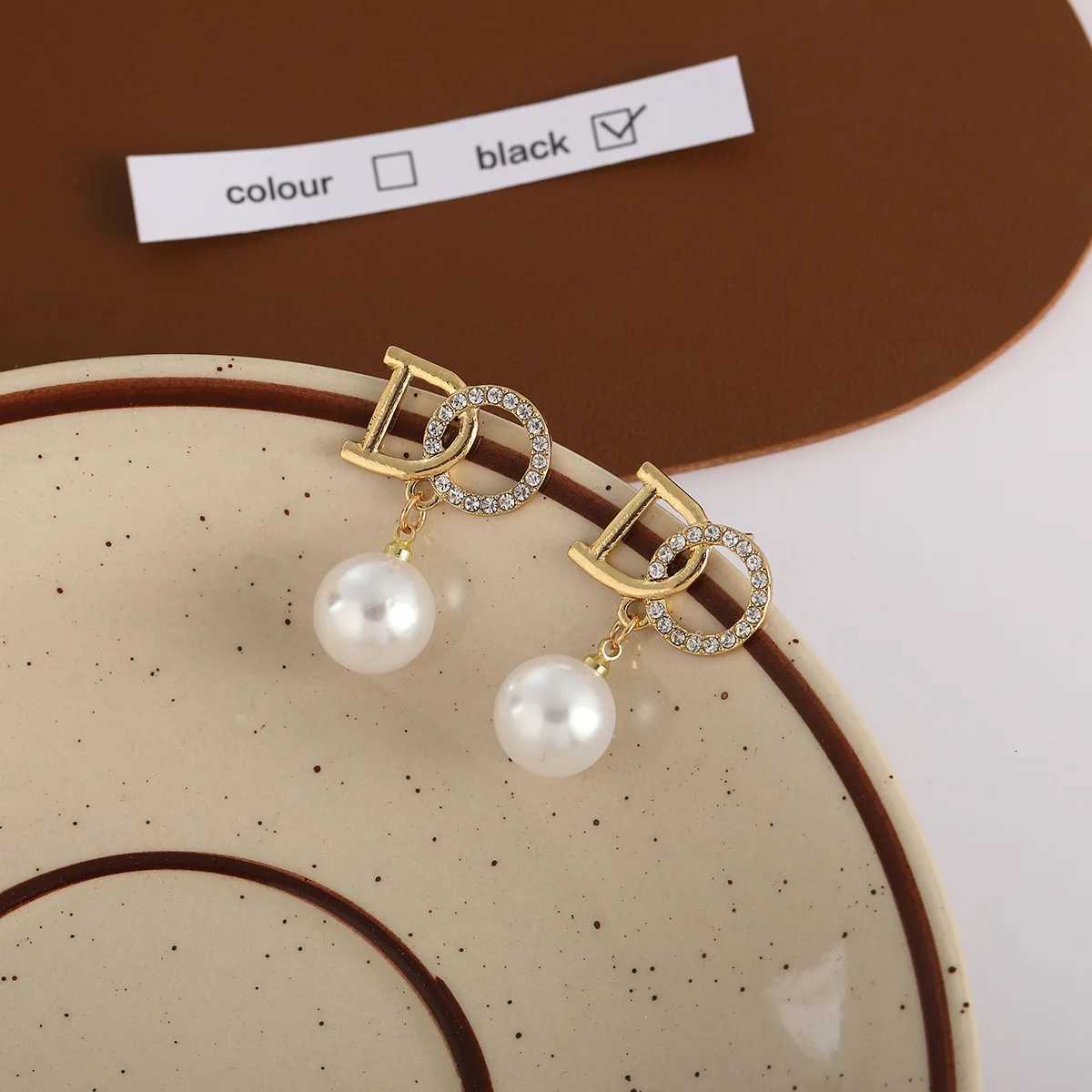 Korean Fashion Lady Earrings Rhinestone luxury Design DO Letter Earrings For Women Classic Pearl Pendant Earrings Party Jewelry K251117