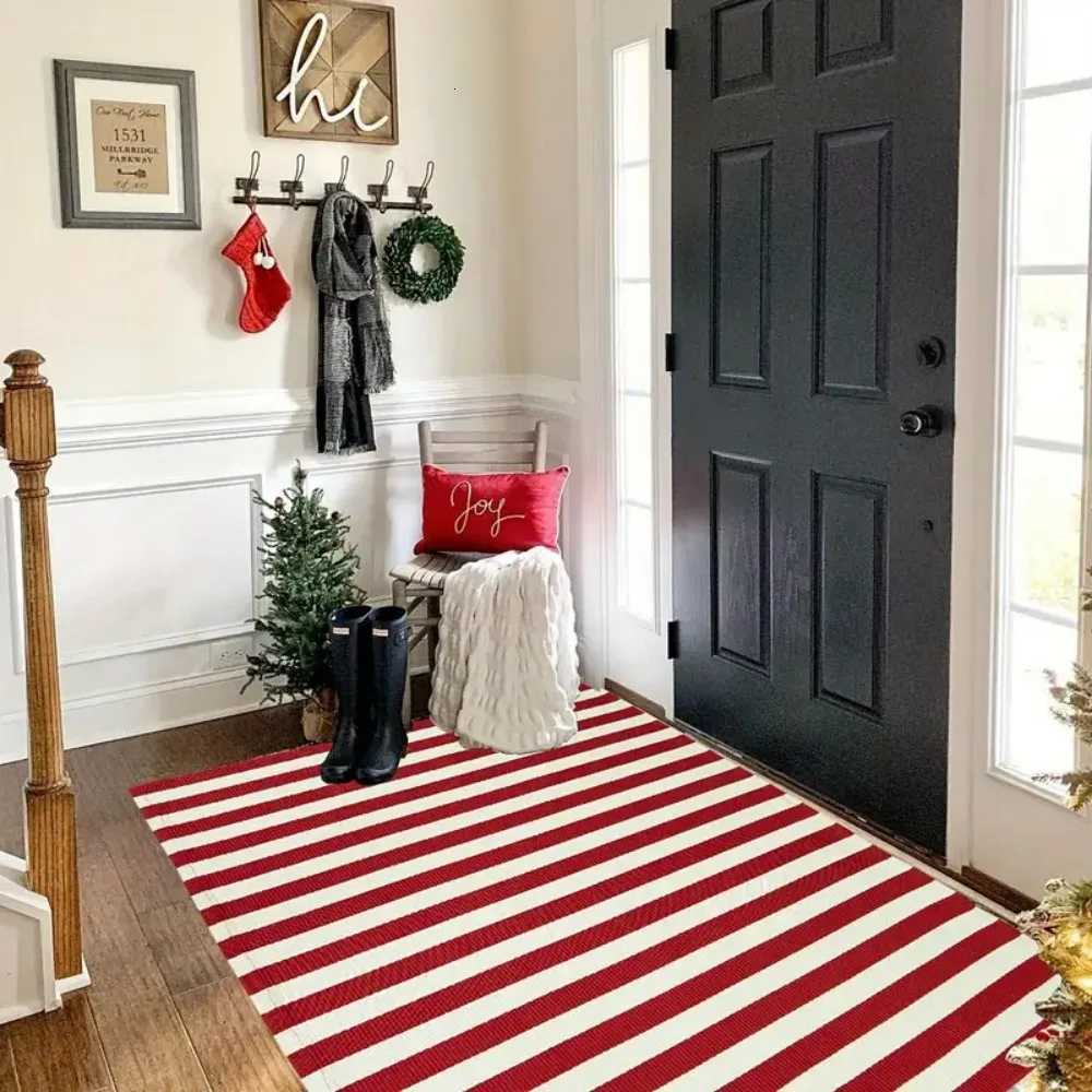 Christmas Red and White Stripe Outdoor Rug Layered Welcome Doormat Christmas Home Decor for Front Porch Decor Farmhouse DecorM251117