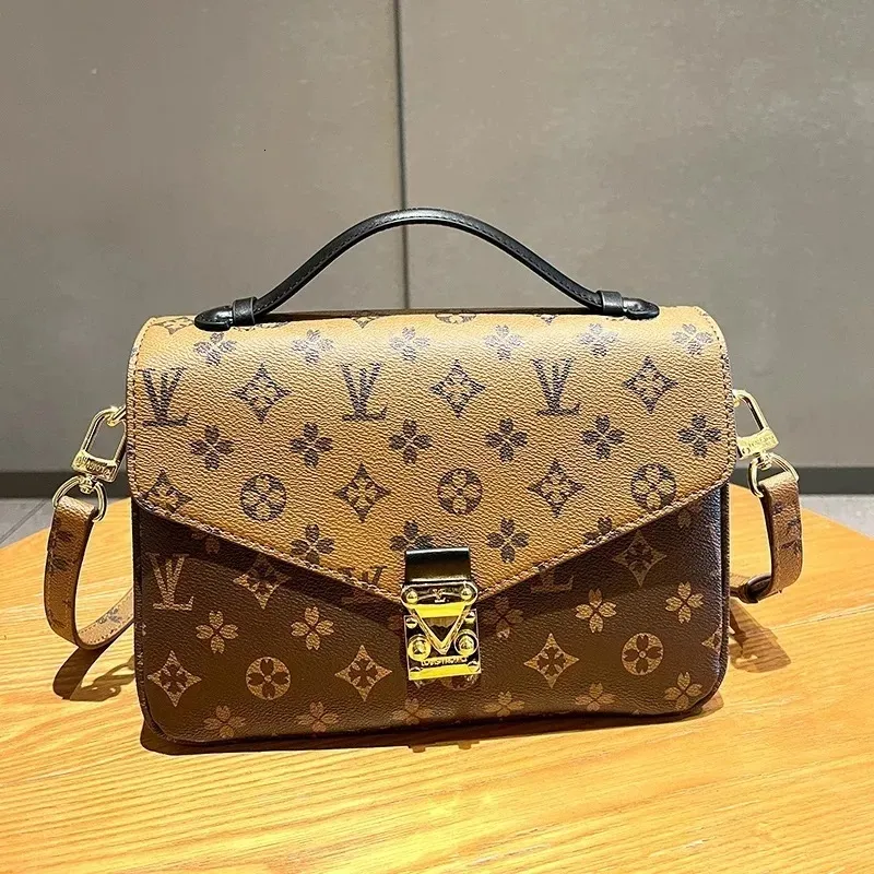 Luxury designer handbags Pochette Metis women handbag messenger bags in oxidized leather elegant shoulder bag wallets satchels beach bags