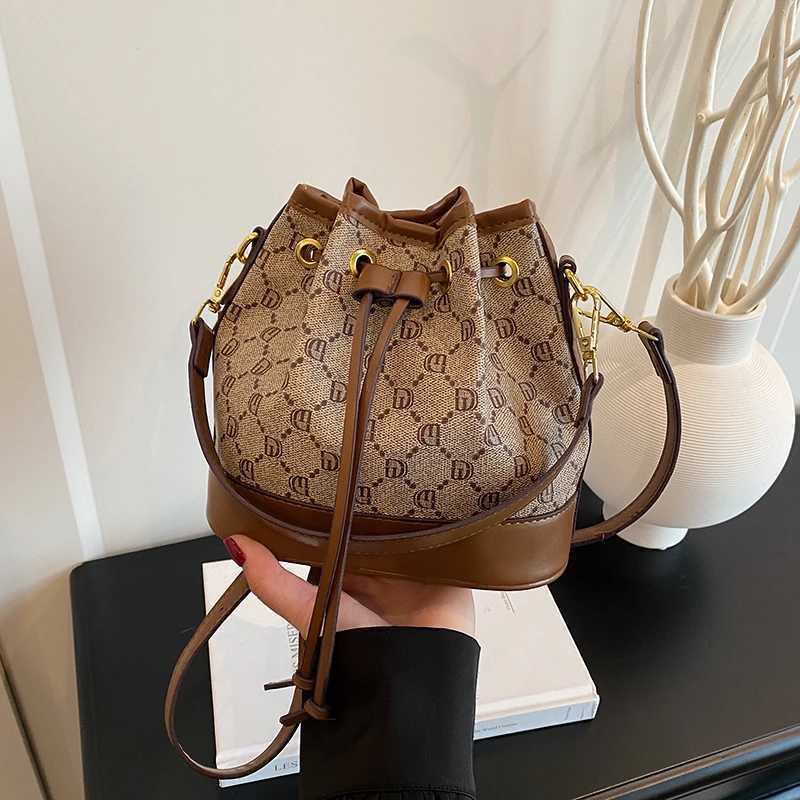 Fashionable Womens Crossbody Bag Leather Messenger Bag For Casual Shoulder Handbag By Famous DesignerW251117