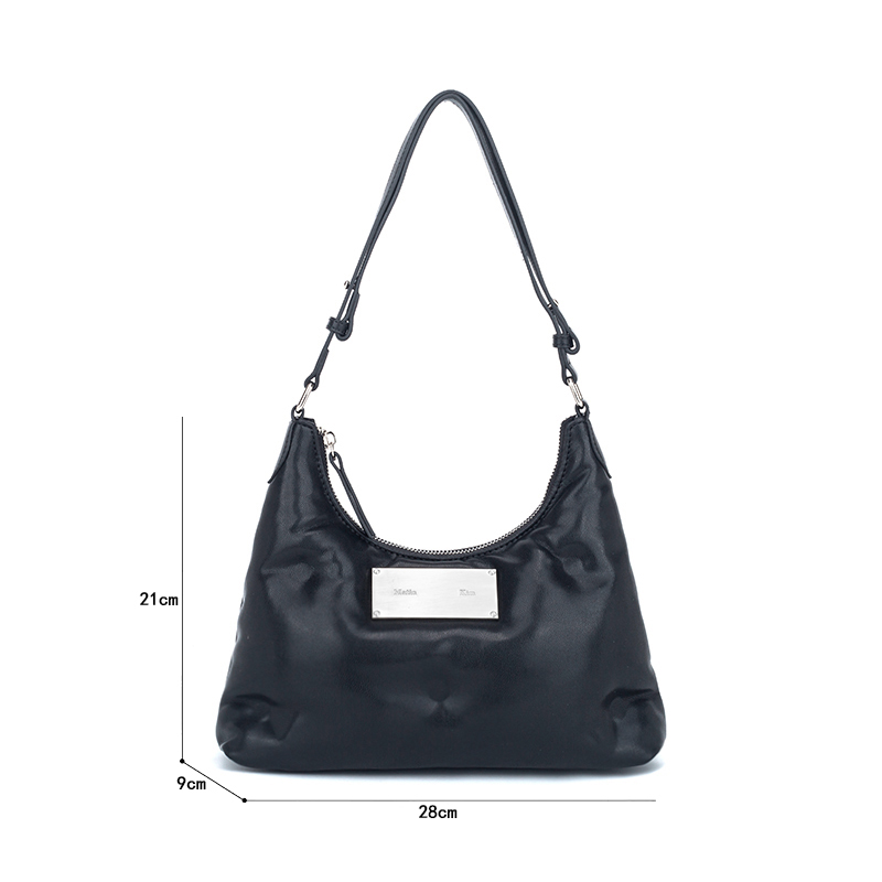 Multi colored crossbody bags are fashionable and diverse, suitable for daily use. This is the best choice to give to friends and family DH912061137