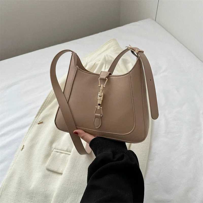 Fashionable French Style Womens Bag 2025 New Trend Small Ins Crossbody Shoulder Handheld Underarm Bag Zipper ClosureW251117
