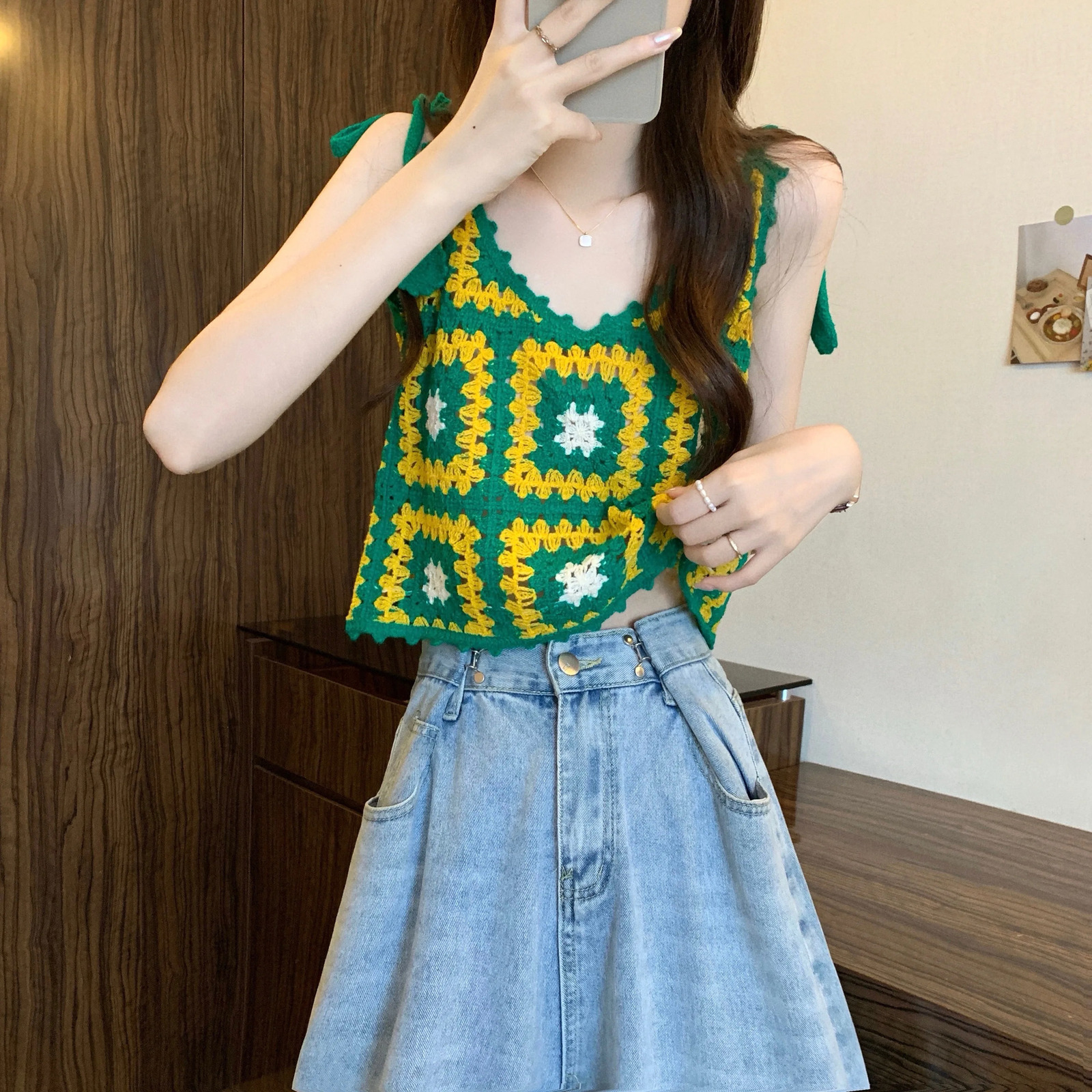 Granny Square Crochet Tank Top with Tie ShouOpen-Knit Crop Camis Women Vintage Boho Chic Summer Beach Vacation Outfit 250417
