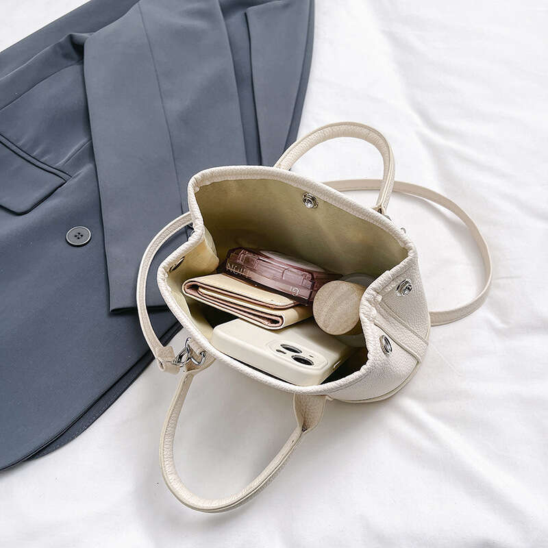 This years popular womens 2025 new model light niche high-end commuting handbag single shoulder crossbody bag