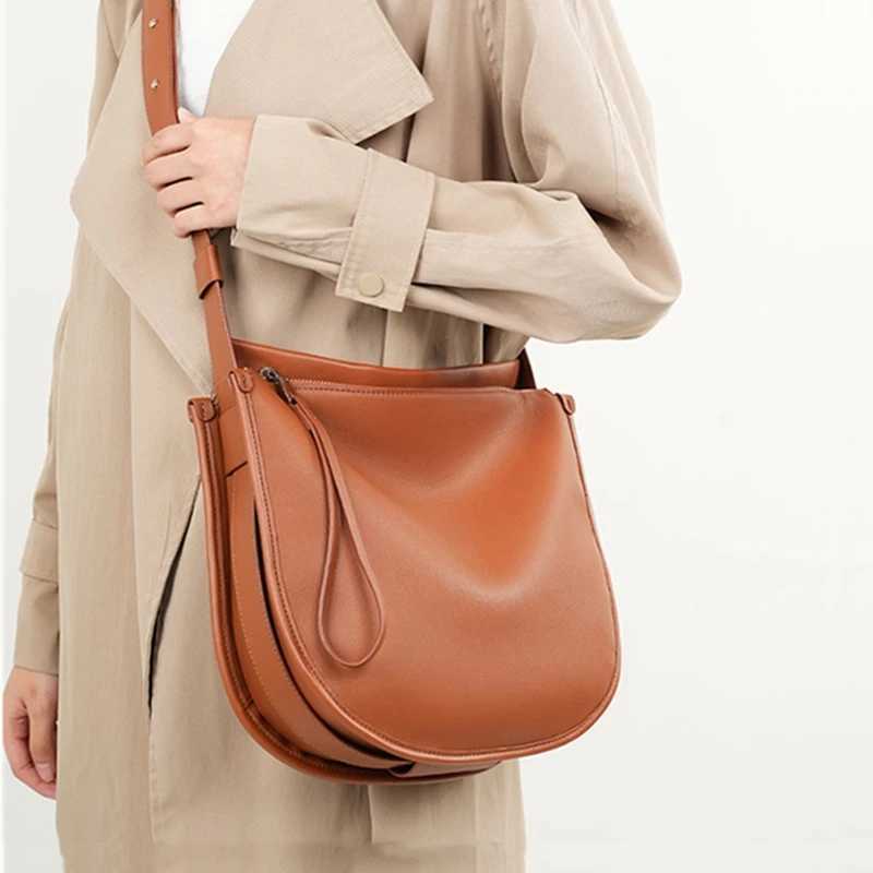 Toptrends Retro Genuine Leather Large Shoulder Bags For Women 2025 Luxury Designer Messenger Hobos Work Crescent Ladies HandbagsW250417