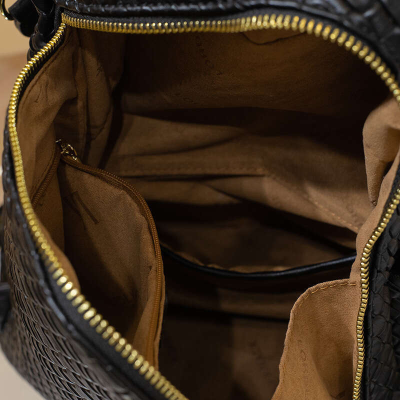 Leather woven for women 2025 new fashionable summer design, niche travel backpack, large capacity backpack