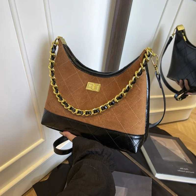 Elegant Womens Messenger Bag Made Of Fine Leather Boasting High-End Quality And Trendy Vintage Daily LookW251117