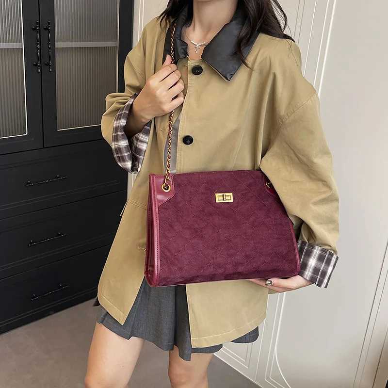 2025 Quilted Tote Bag for Women Spacious Chain Strap Purs Embroidered Shoulder Bag Large Capacity Crossbody Vintage Designer BagW251117