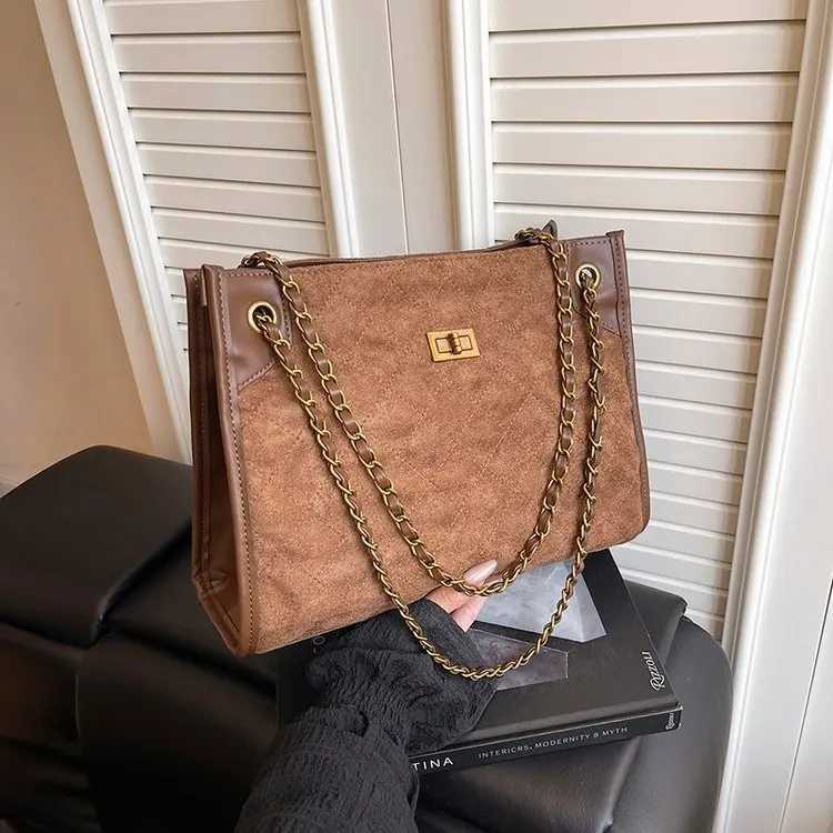 2025 Winter 777 New Diamond Chain Bag Shoulder Bag Large Capacity Commuter Bag Fashionable and VersatileW251117