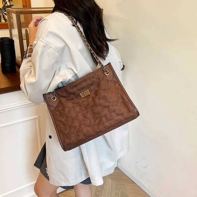 2025 Winter 777 New Diamond Chain Bag Shoulder Bag Large Capacity Commuter Bag Fashionable and VersatileW251117