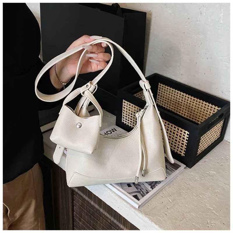 High-End Stylish Minimalist Tote Bag For Casual Business Commuter Women In Solid Color Fashion With Large CapacityW251117
