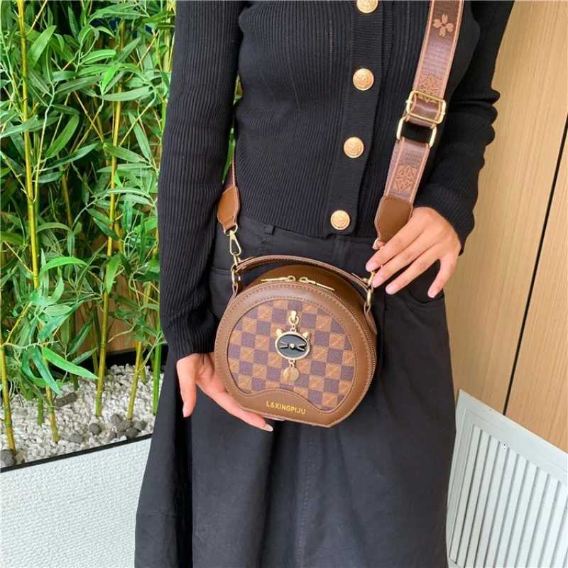 Elegant Micro Crossbody Bag For Ladies For Essential Carry Only In Luxurious Miniature LeatherW251117