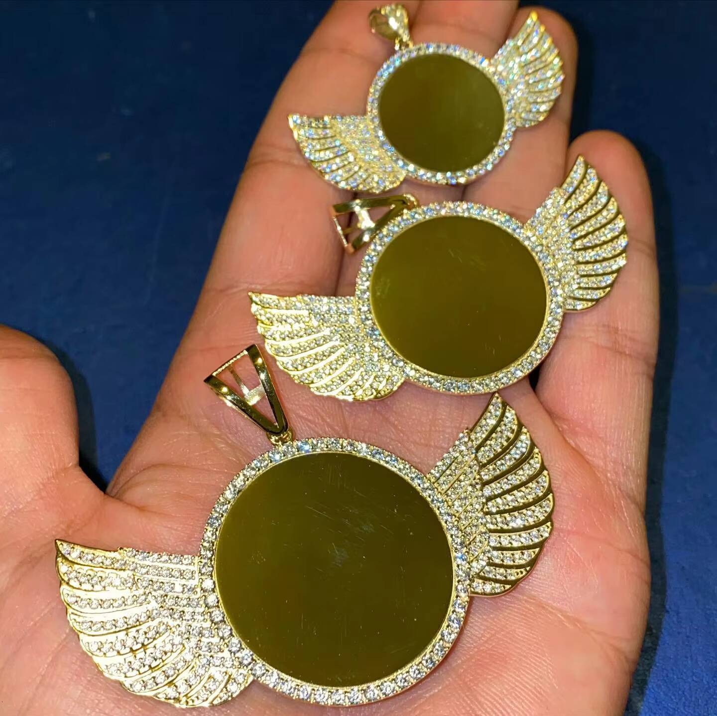 AAA GEMS Men 925 Sterling Silver Jewelry Customized Memory Plate VVS Moissanite Diamond Photo Pendant With Angel Wings