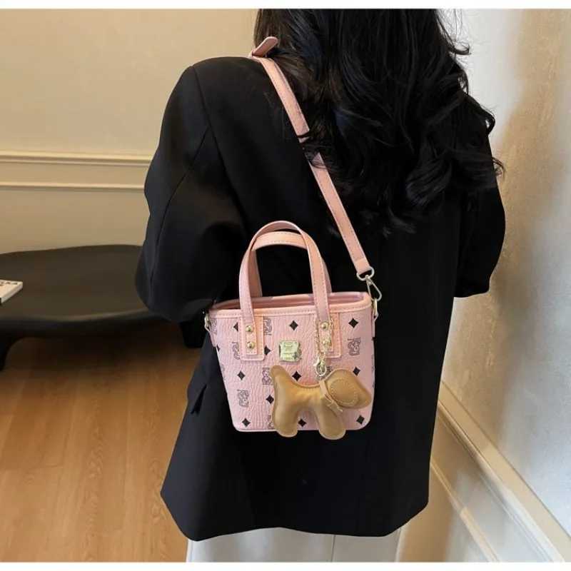 Retro Style Womens Shoulder Bag Exquisite Maillard Design Adjustable Strap for Underarm or Crossbody WearW251117