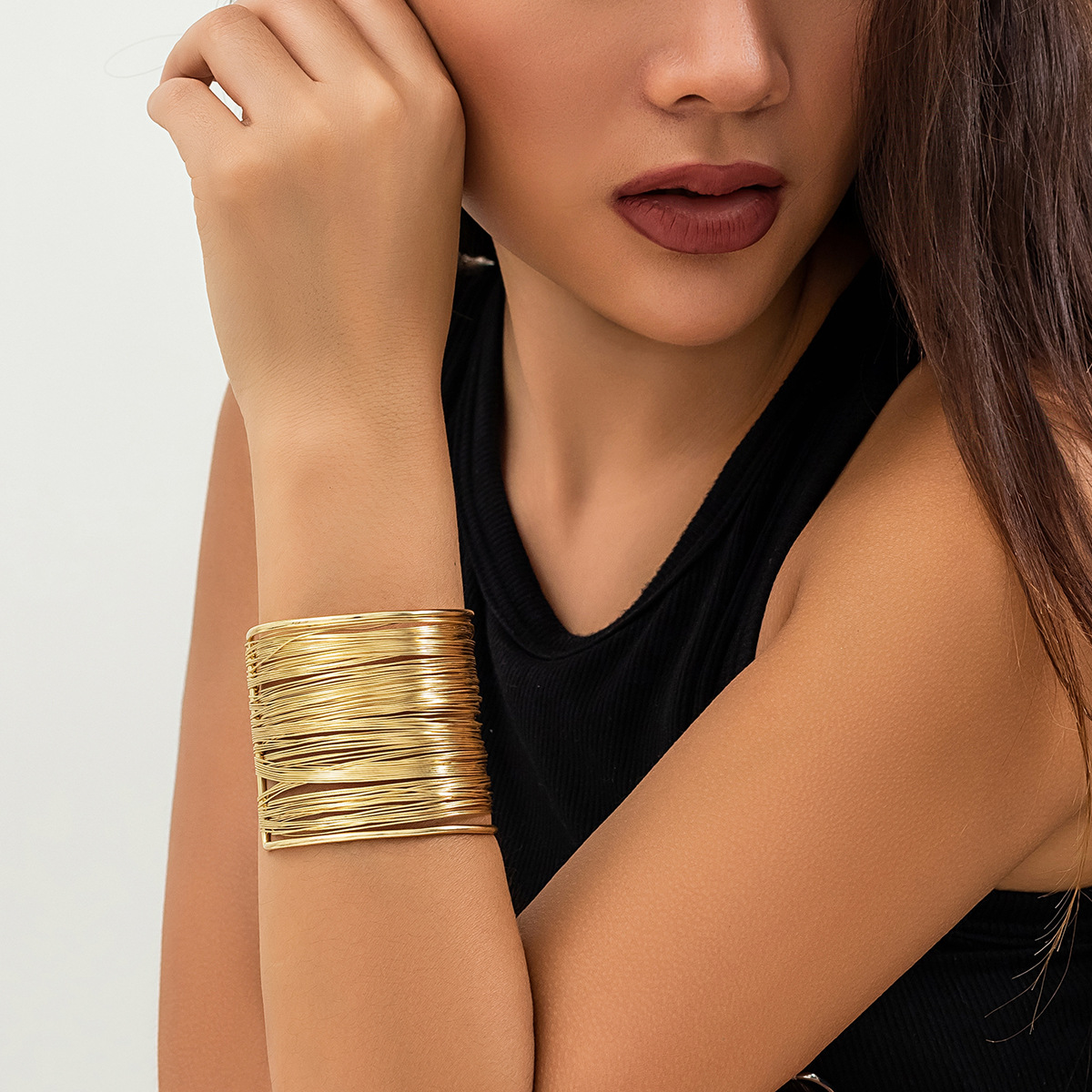 Eye-Catching Wide Wire Bracelet for Women - Classic Gold Plated Hyperspherical Hand Accessory