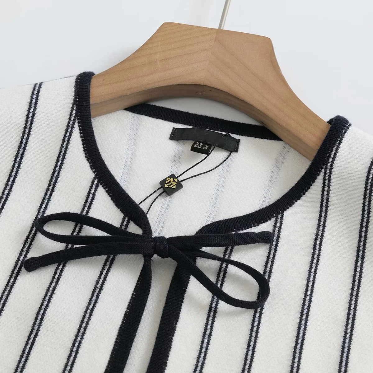 ZBZA Womens Striped Knitted Vest Round Neck Sleeveless Front Tie Loose Hem Top Spring and Summer Casual Versatile Chic Vest 250417